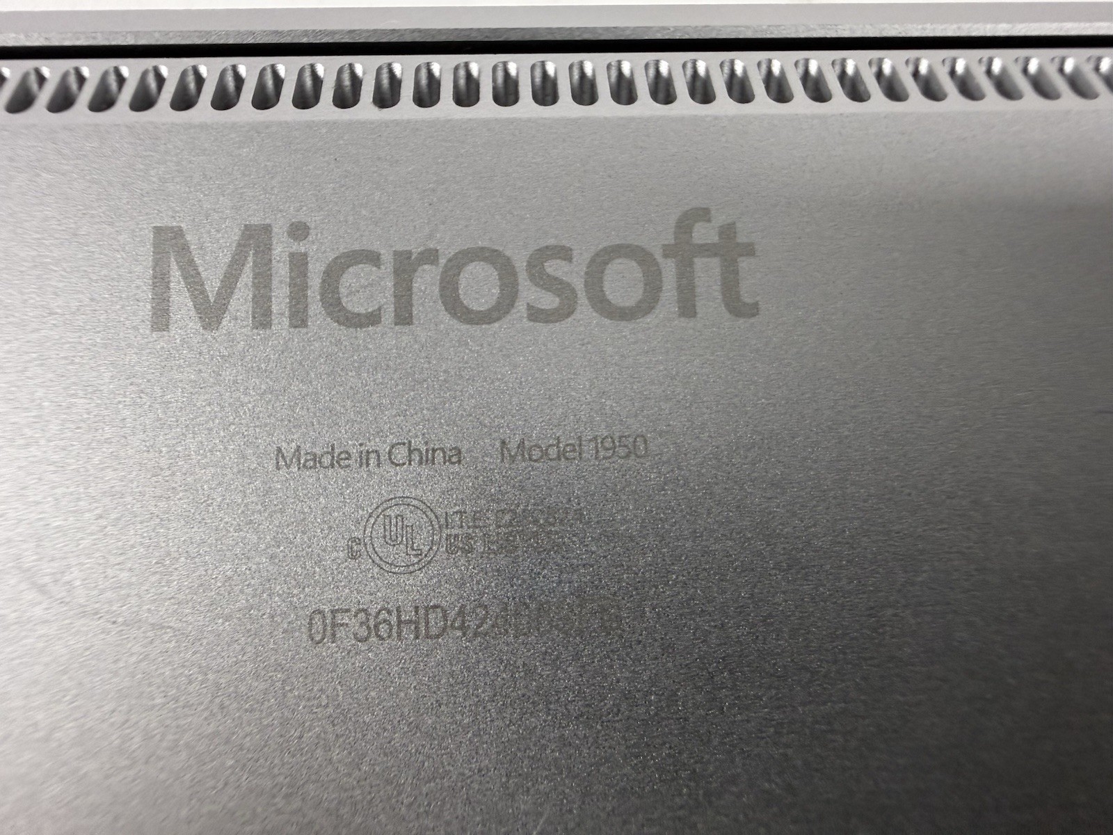 Microsoft Surface Laptop 5 13.5” 1950 Intel Core i7-1265U 16GB RAM 512GB NVME