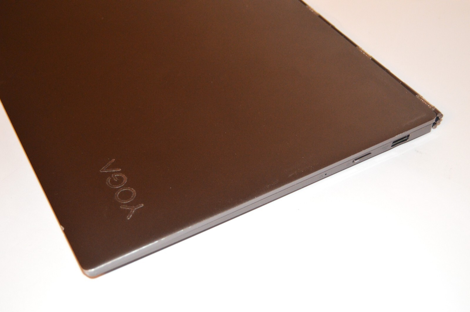 Lenovo Yoga 920-13iKB 13.9″ Touchscreen Laptop – Intel i7-8550U 512GB SSD 8G RAM