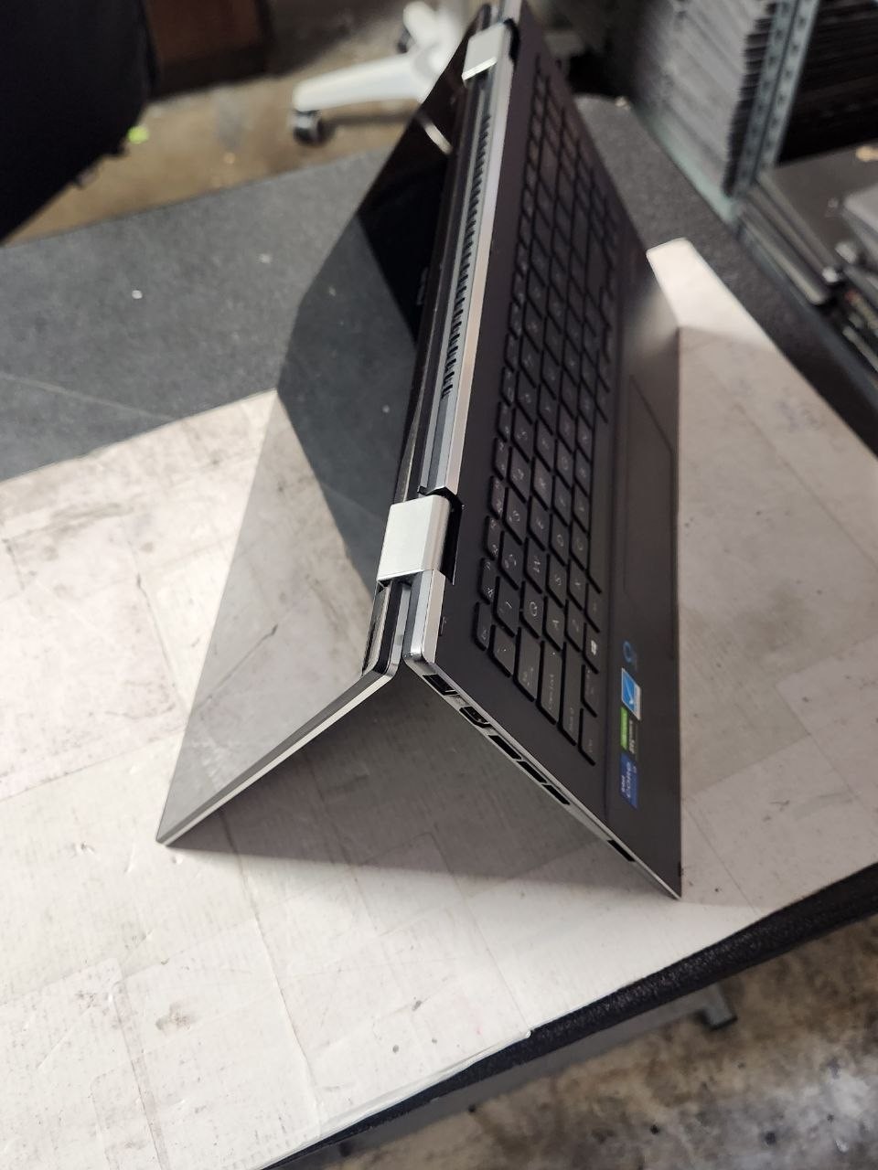 ASUS Q528E 15.6″ I7-1165G7, 16GB RAM, 512 SSD, GeForce GTX