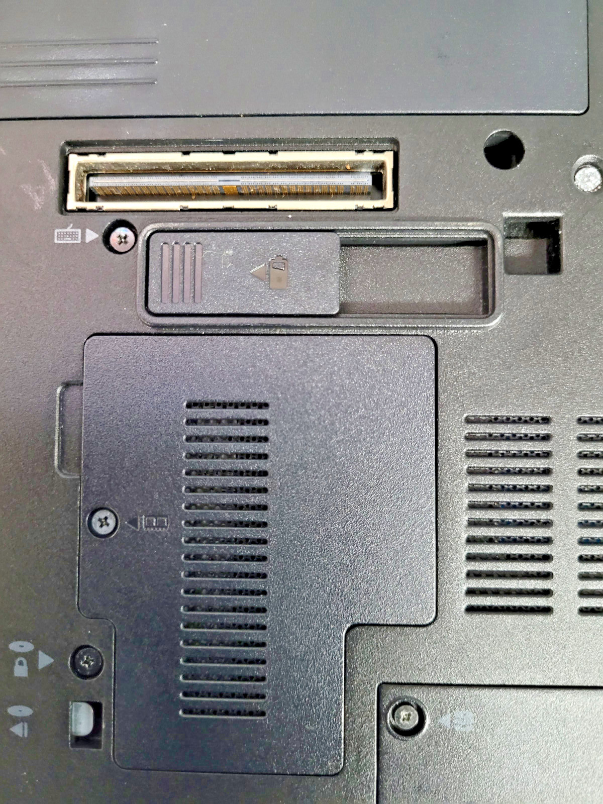 HP Elitebook 8440p Intel i5-M520 4 GB RAM – 250 HHD – WINDOW 10 + CHARGER