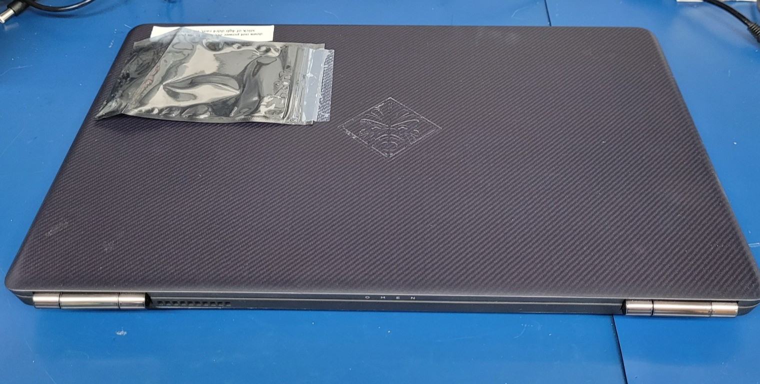 OMEN 17-w53dx Laptop — DOES NOT POWER ON — NO HDDS — 4 GB RAM FOR PARTS