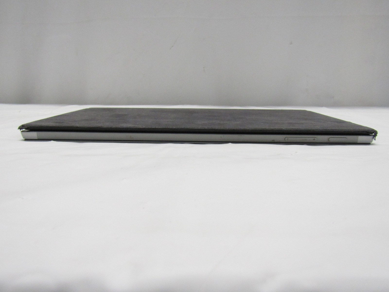 Microsoft Surface Pro 5 Intel i5-7300U 4GB RAM 128GB SSD 12.3″ NO OS BAD BATTERY