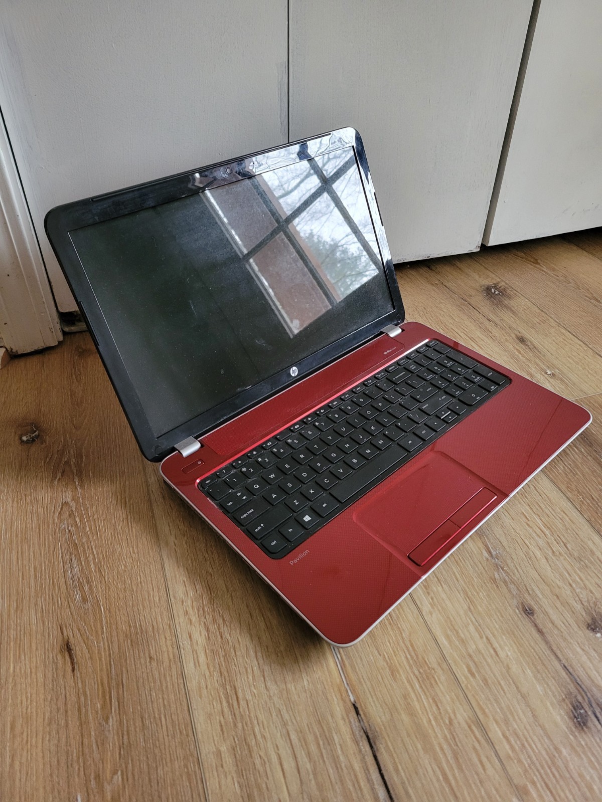 HP Pavilion Laptop Red 15.5″