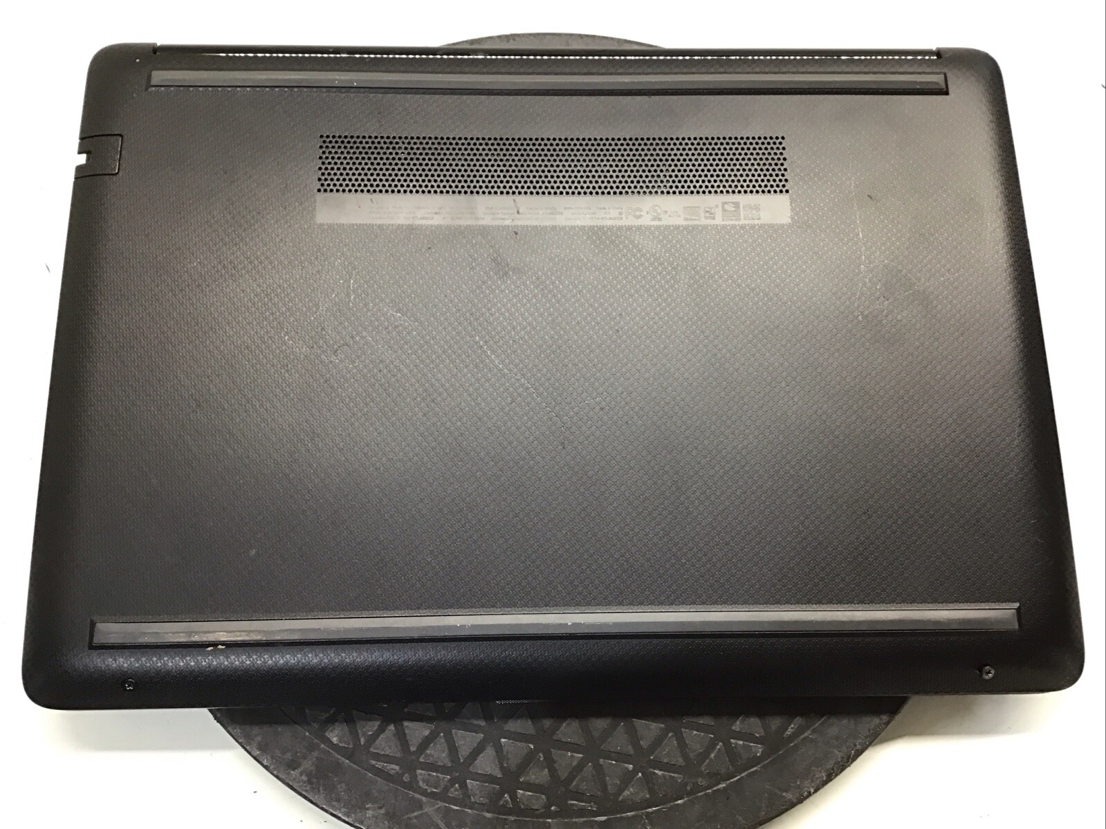 HP Laptop 14-CM0041NR AMD A4-9125 Radeon R3, 2300MHz 4GB NO HDD No Batt