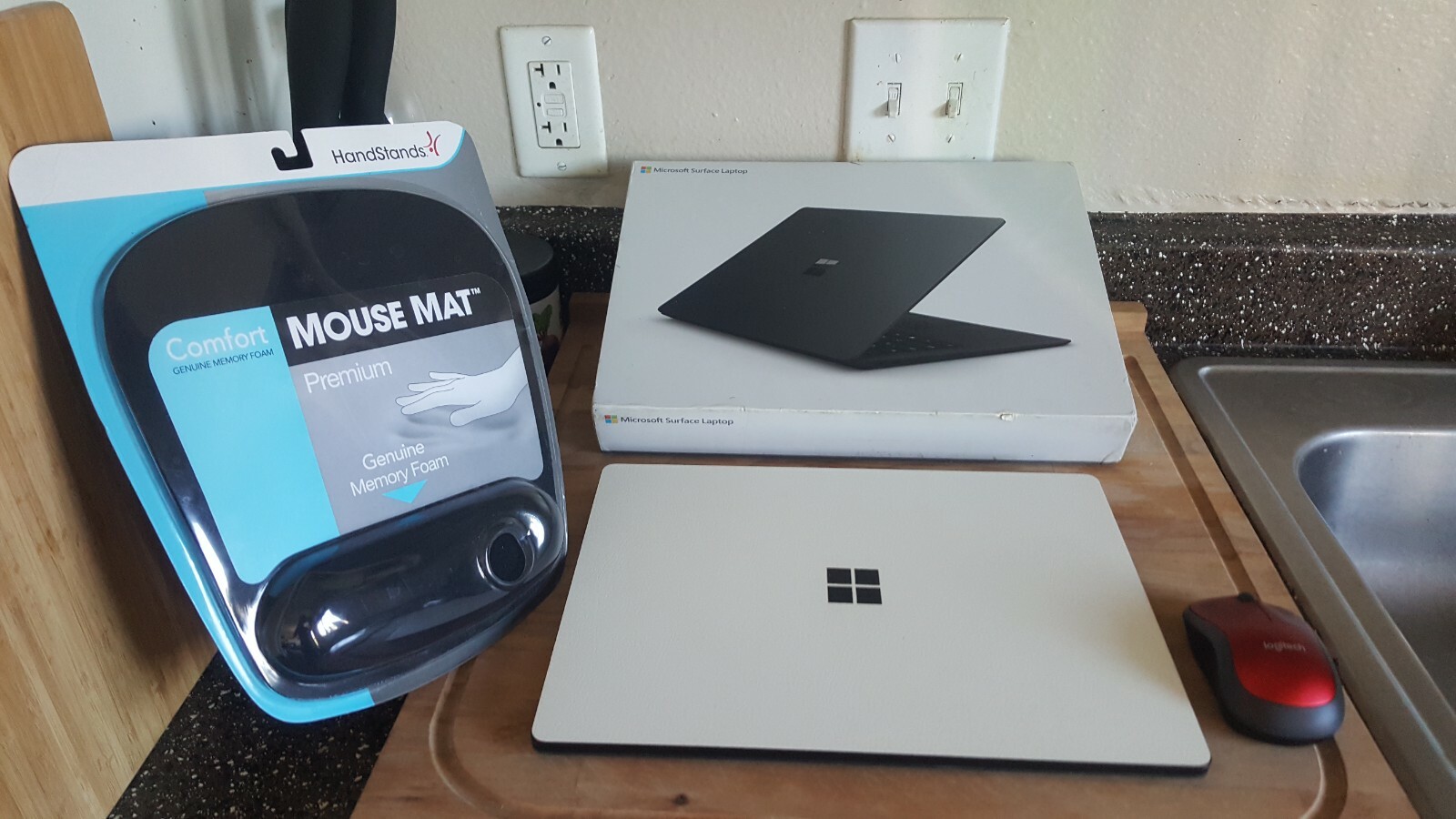 Microsoft Surface 2 Laptop i7 8GB 256GB SSD Windows 10 13.5″ – White/Black