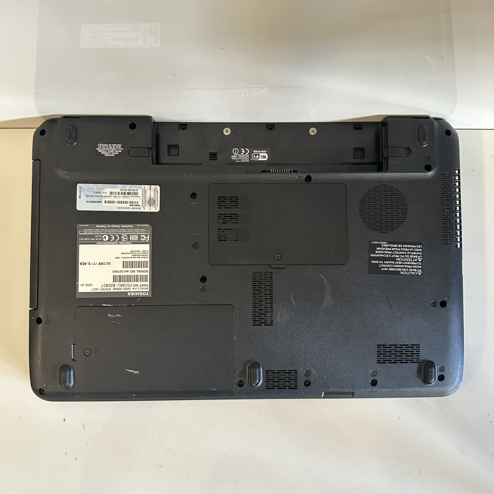 15.6” Toshiba Laptop C655-S5082 Celeron 2.20GHz 2GB RAM 300GB HDD For Parts