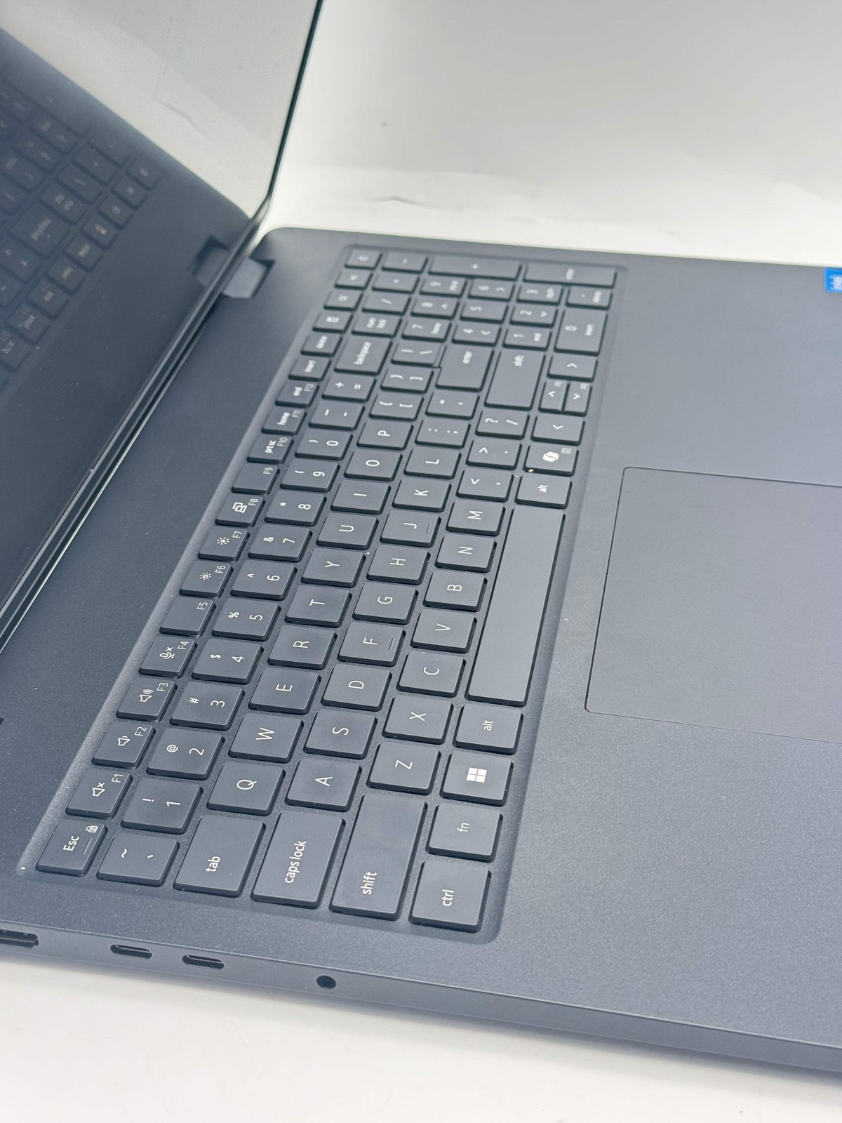 Dell Pro 16 PC16250 16″ Core 3 8GB 256GB SSD Black Used