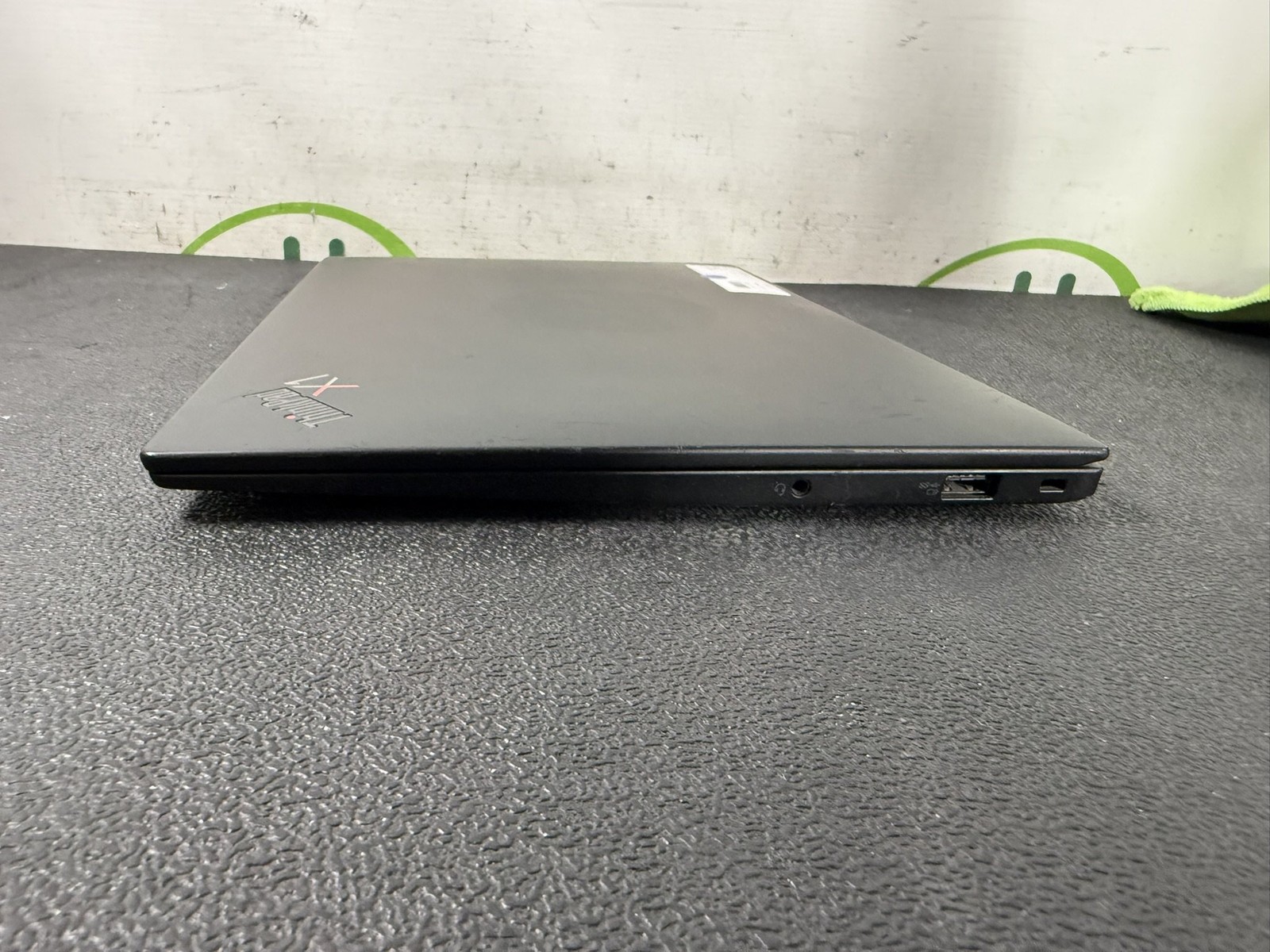 Lenovo ThinkPad X1 Carbon Gen 9 14″ Touch i7-1185G7 16GB No SSD Laptop