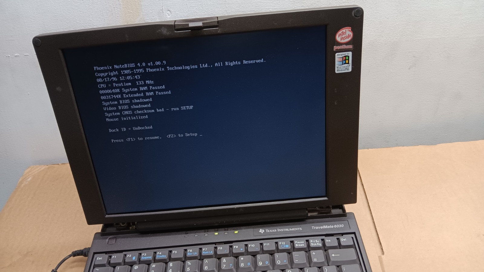 Vintage Texas Instruments TravelMate 6030 Laptop Windows 98 SE Operating System