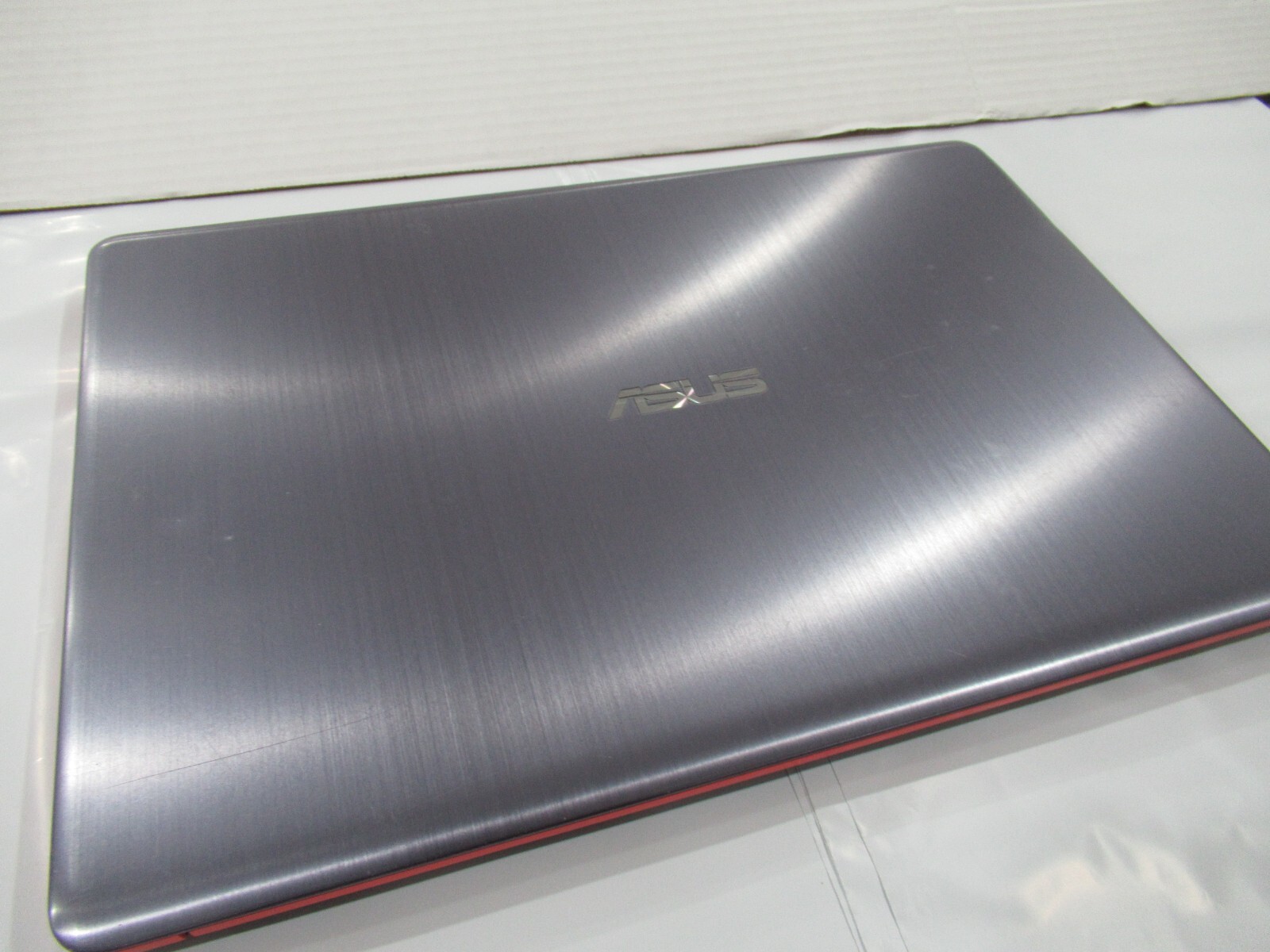 Asus VivoBook, Intel Core i5-8250U, Intel HD Graphics, 8GB DDR4, 128GB SSD, Wn10