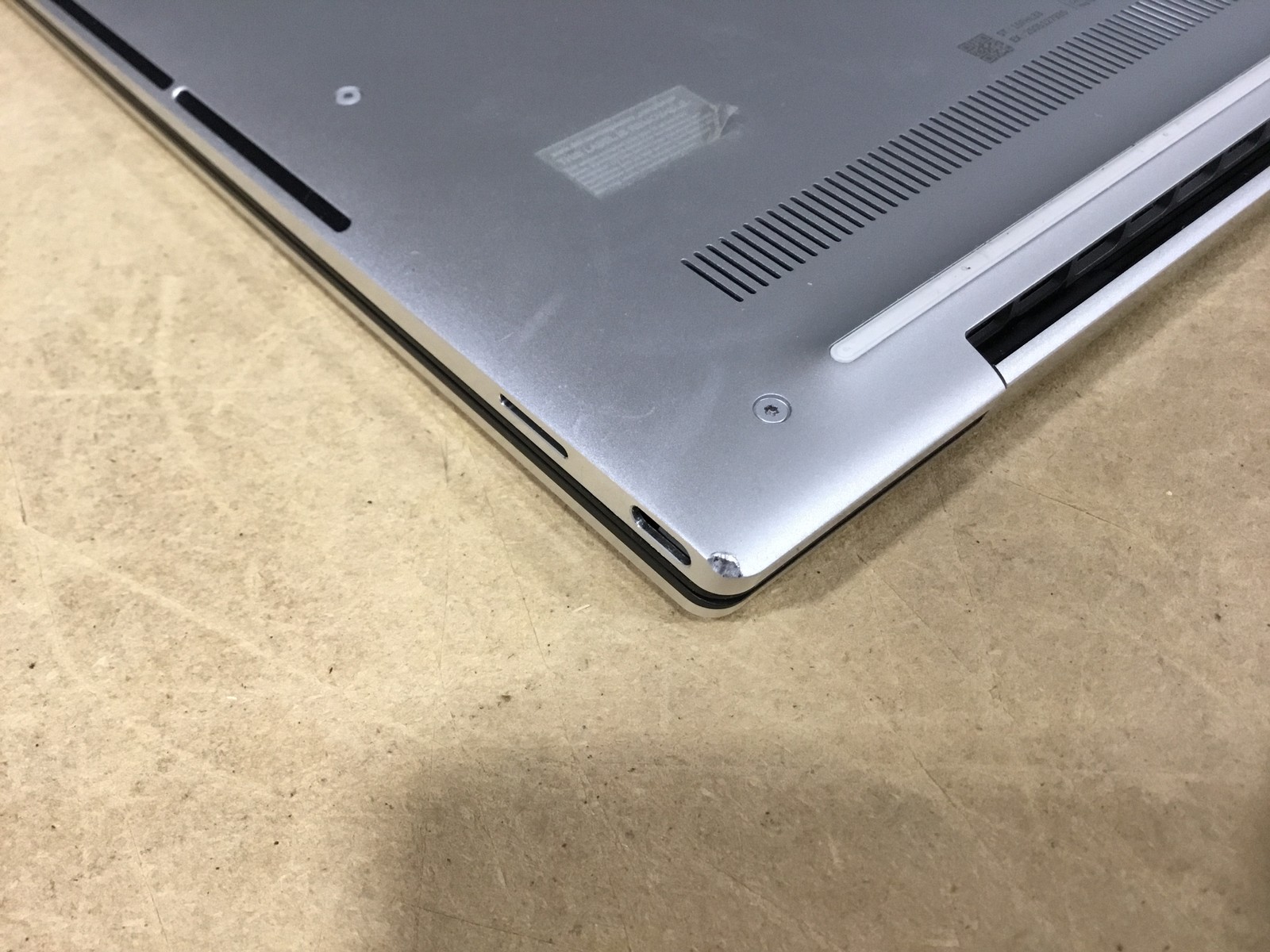 Dell XPS 13 9300 13′ Laptop | i5-1035G1 1.0GHz | 8GB RAM | No HDD/AC – Grade B