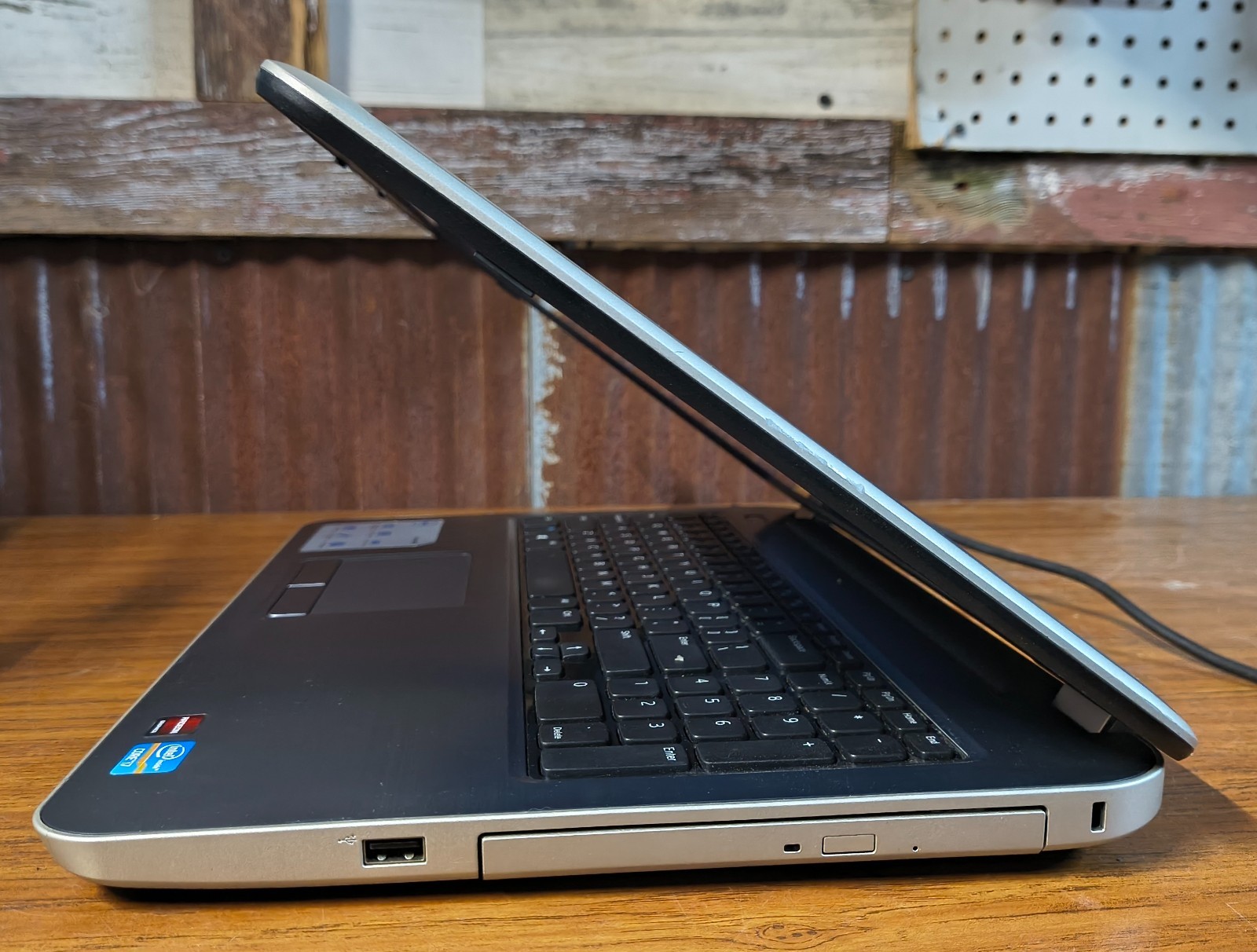 Dell Inspiron 17R 5721 (Windows 11 / Core i7-3757U / AMD GPU / 8GB / 1TB / DVD)