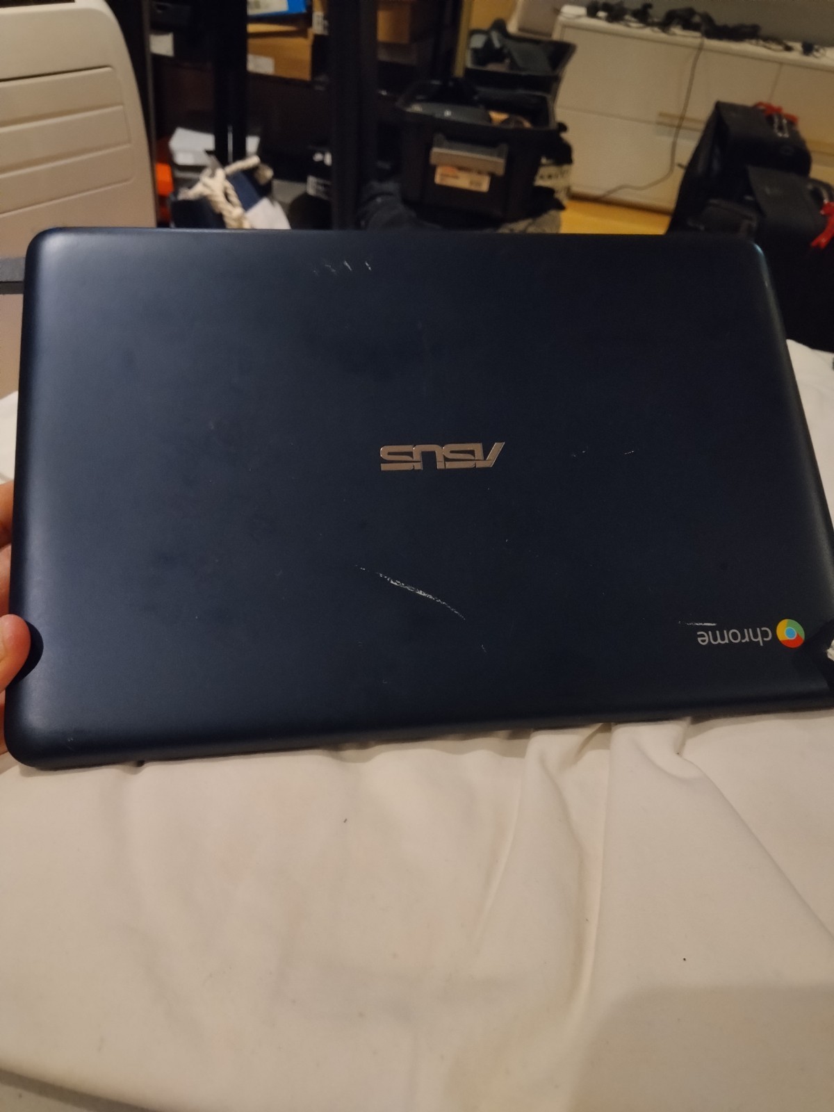  Asus C201P is a lightweight, budget-friendly 11.6-inch Chromebook running Chrom