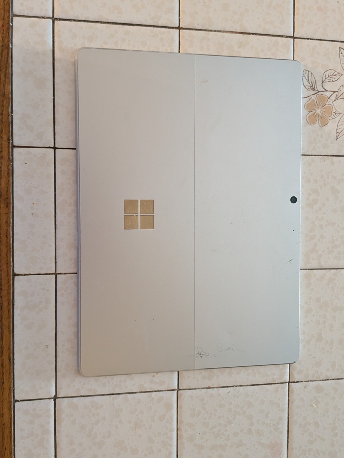 Microsoft Surface Pro 9 i7-1265U | 16GB Ram | 256GB SSD | Win 11 Pro