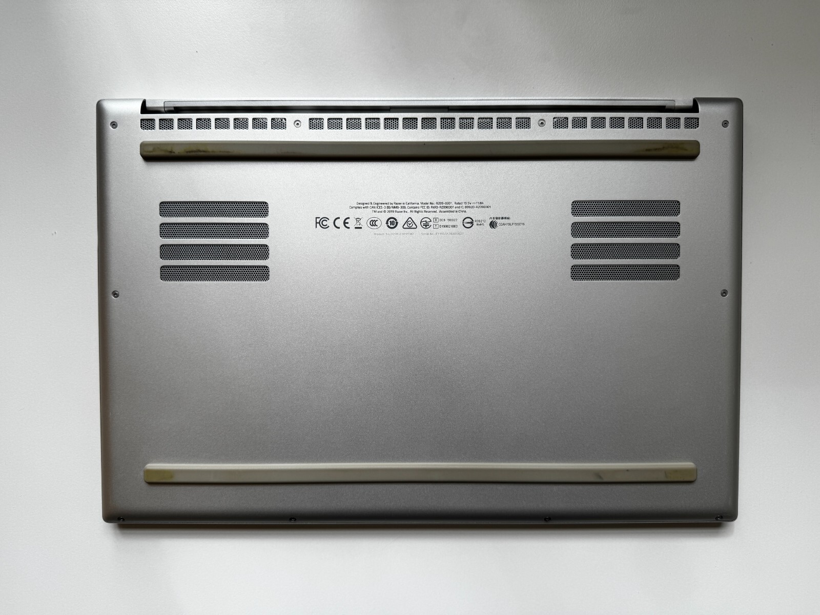 Razer Blade 15 Advanced 2019, Mercury White, 240Hz, i7-9750H, RTX 2070 MQ, 32GB