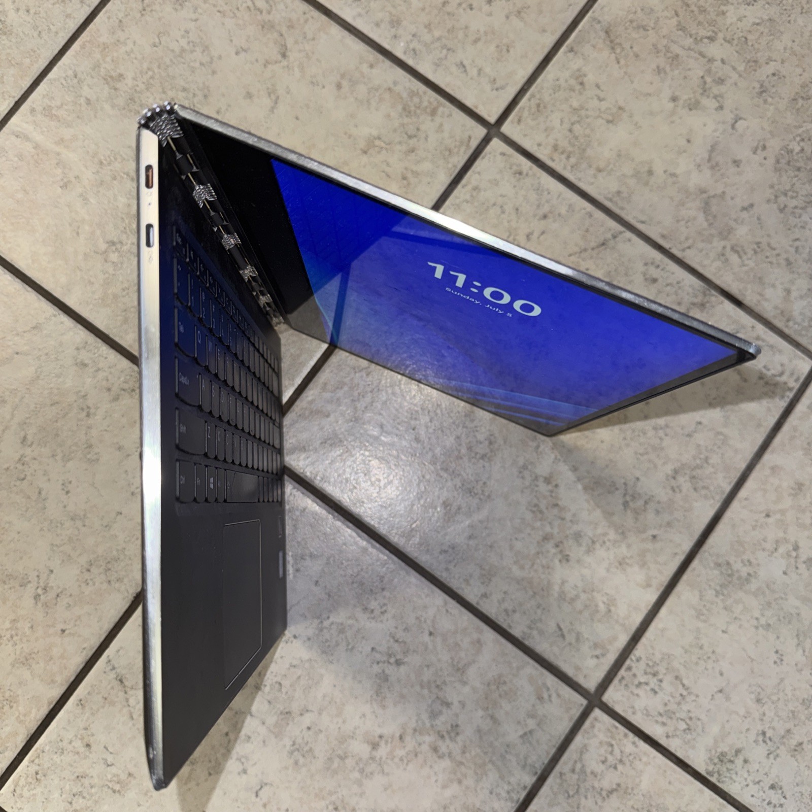 Lenovo Yoga 910-13IKB 80VF 13in Touch i7 2.50GHz 16GB Ram 1TB SSD Win 11 No Plug