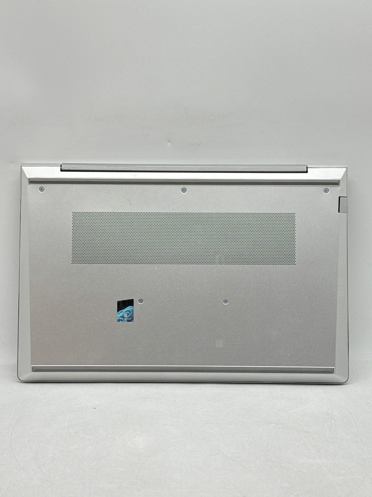 HP EliteBook 640 G10 14.0″ FHD Touch Core i5-1335U 1.30GHz 256GB SSD 8GB RAM