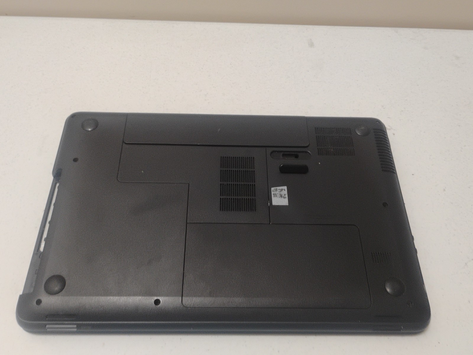 Asus VivoBook Model F513E &HP TPN-I106 Laptops. For Parts/Gold Recovery.