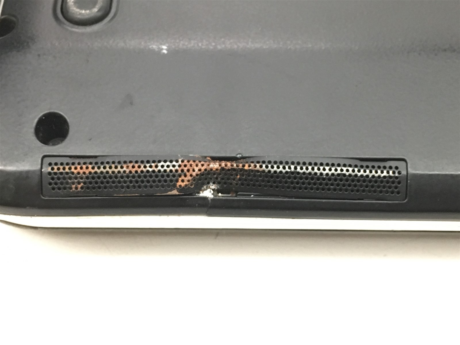 Dell Inspiron 1720 Laptop Core 2 Duo 2.00GHz 4GB RAM No HDD No OS 17″