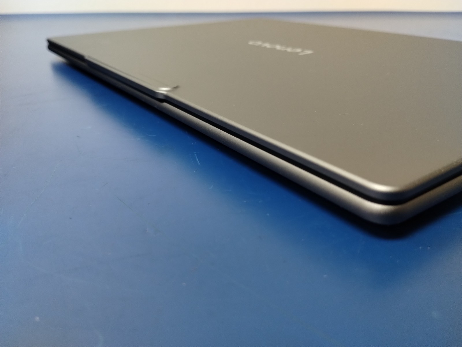 Lenovo Slim 7 14ILL10, Intel Core Ultra 7 258V, 2.20 GHz, 32 GB RAM, 1 TB NVMe