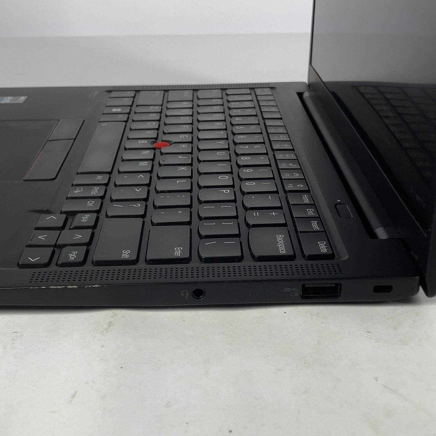 Lenovo ThinkPad X1 Carbon Gen 10 21CB i7-1270P 2.1GHz 16GB RAM 256GB SSD