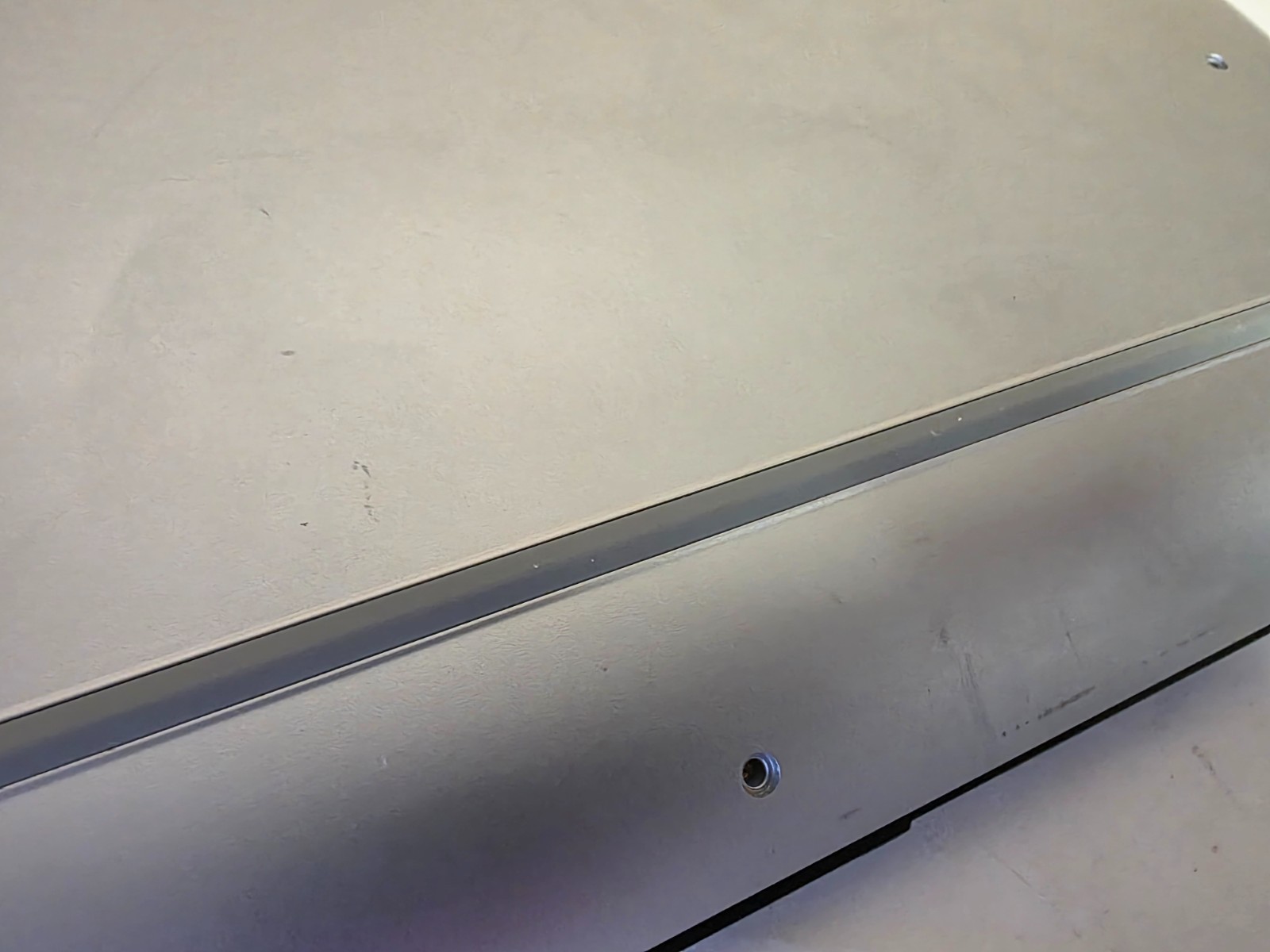 HP 17 Intel i5-1035G1 1.00GHz 12GB RAM No HDD – Screen hinges bad – No CD Rom