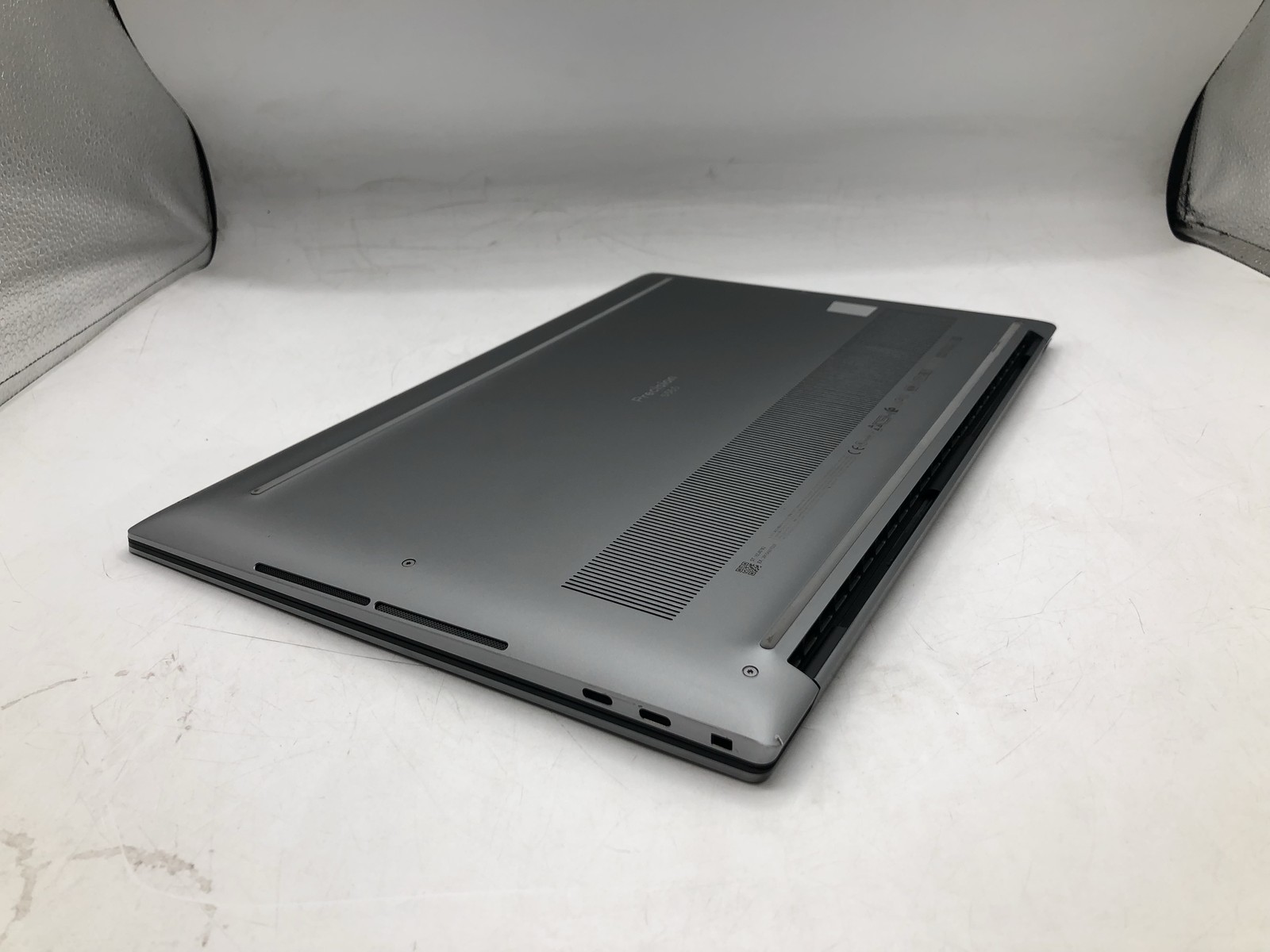 DELL PRECISION 5560 15.6″ i7 2.60GHz 32GB RAM 1TB SSD Grade D