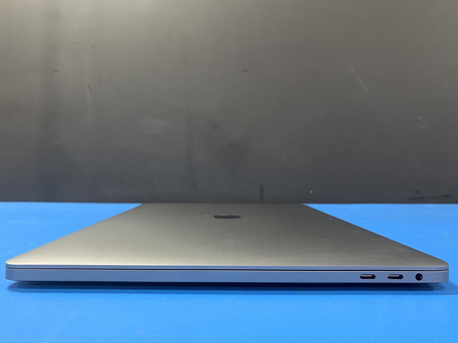 Apple MacBook Pro A2141 Core i7 9750H 2.60GHz 32GB 1TB SSD Sequoia MVVL2LL/A
