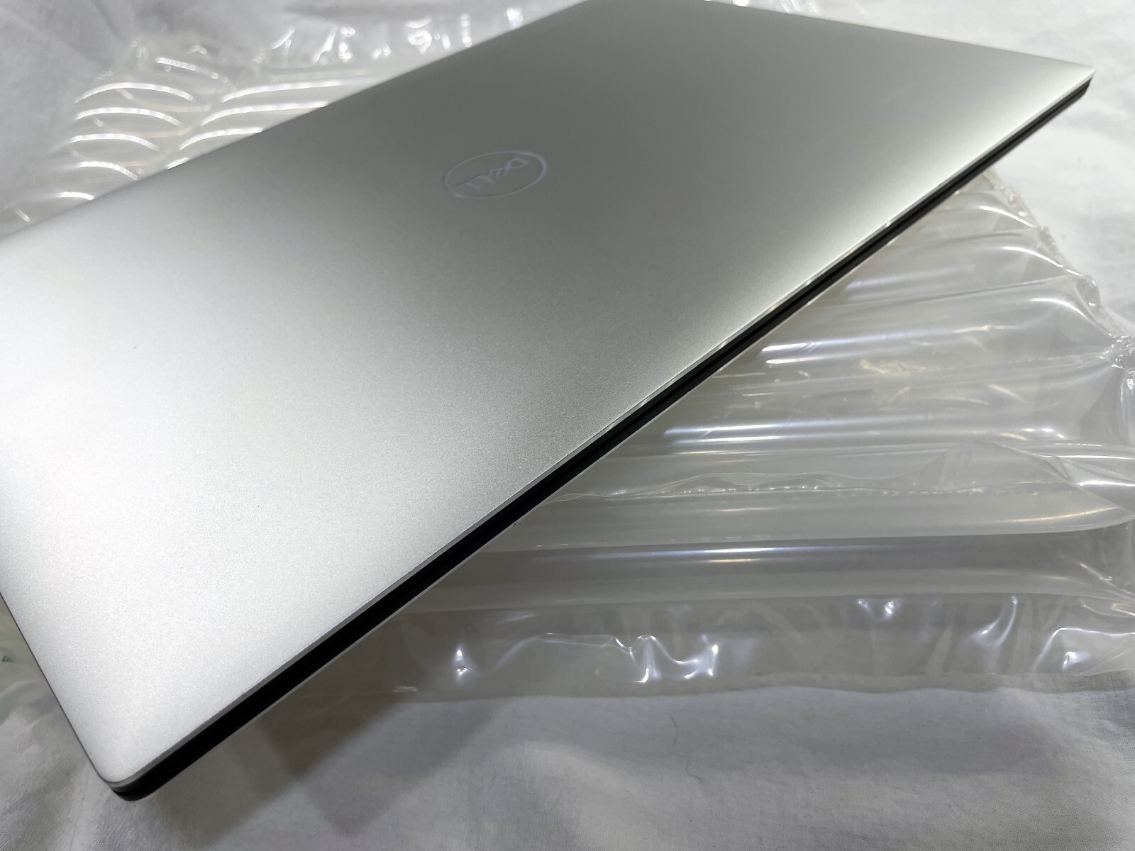 Dell XPS 15 7590 | i9-9980HK | 4K UHD OLED | 64GB | 1TB