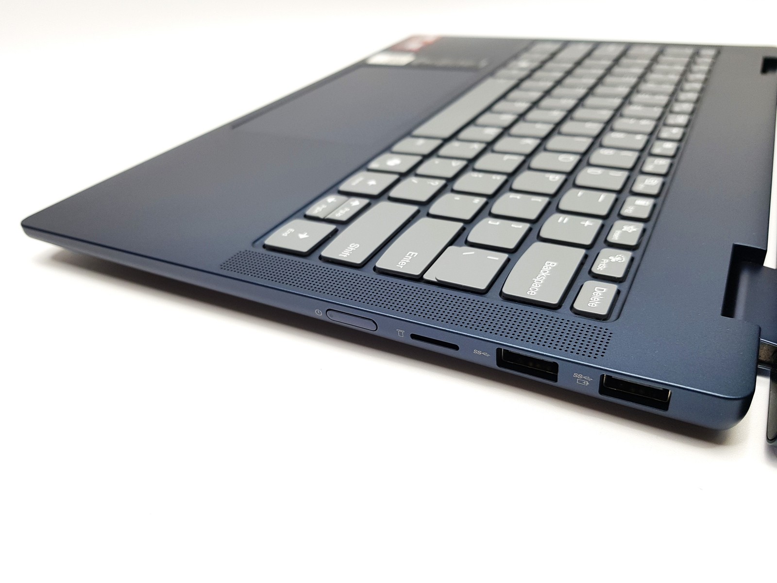 Lenovo Ideapad 5 2-in-1 14″ Ryzen Ai 7 350 16GB RAM 1TB SSD Radeon 860M W11 Wrty