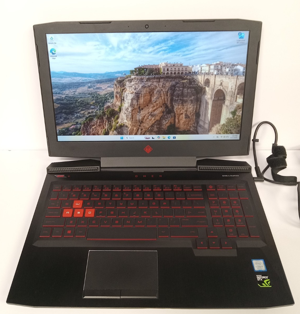 HP Omen 15-ce018dx 15.6″ (256GB SSD, i7 7th Gen, 16GB RAM) – BAD BATTERY, FF OTH