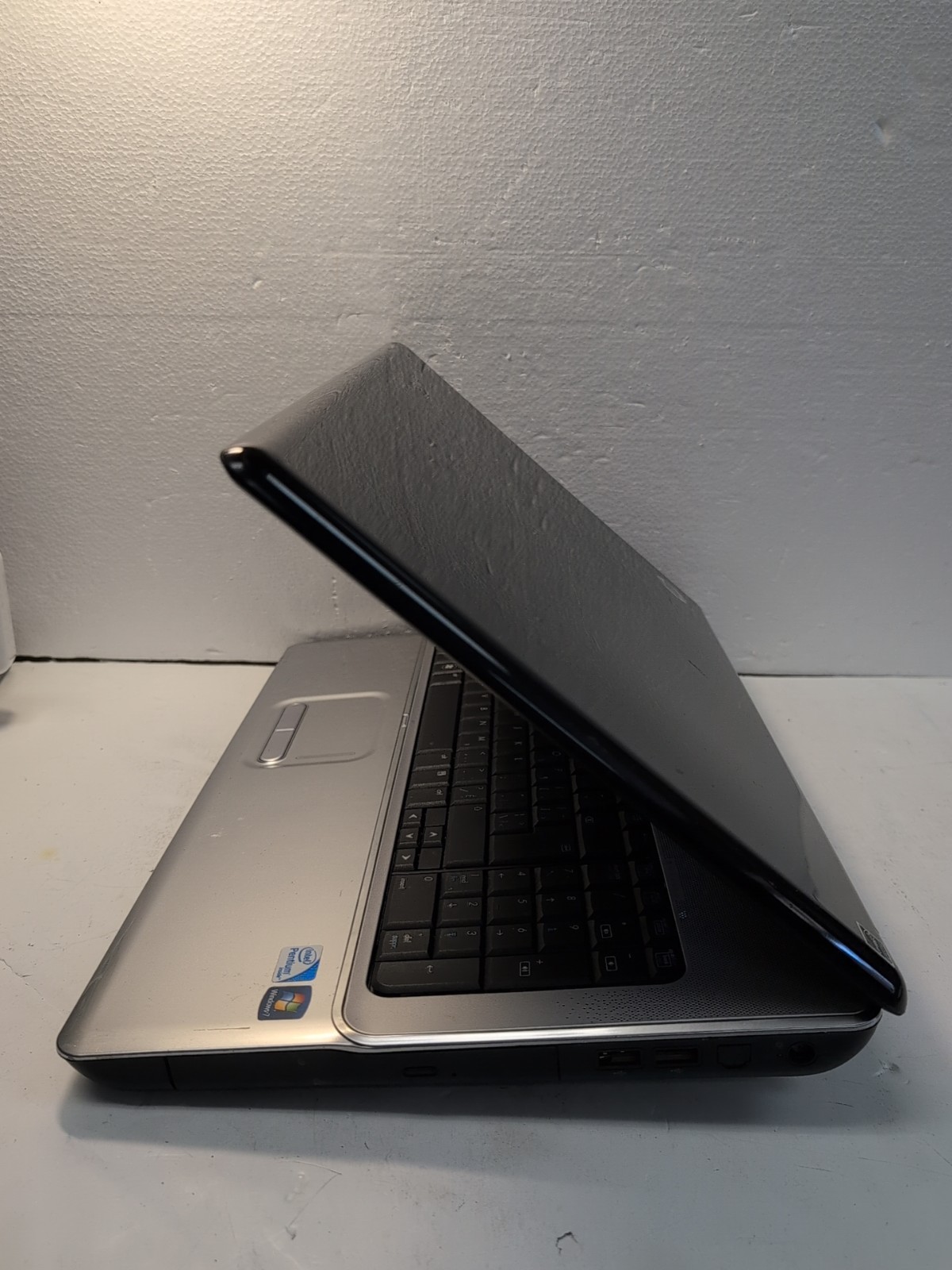 🔥 HP Laptop G71 17. 3″ Laptop T4300 2.10GHz/4GB RAM/250GB HDD/WINXP –