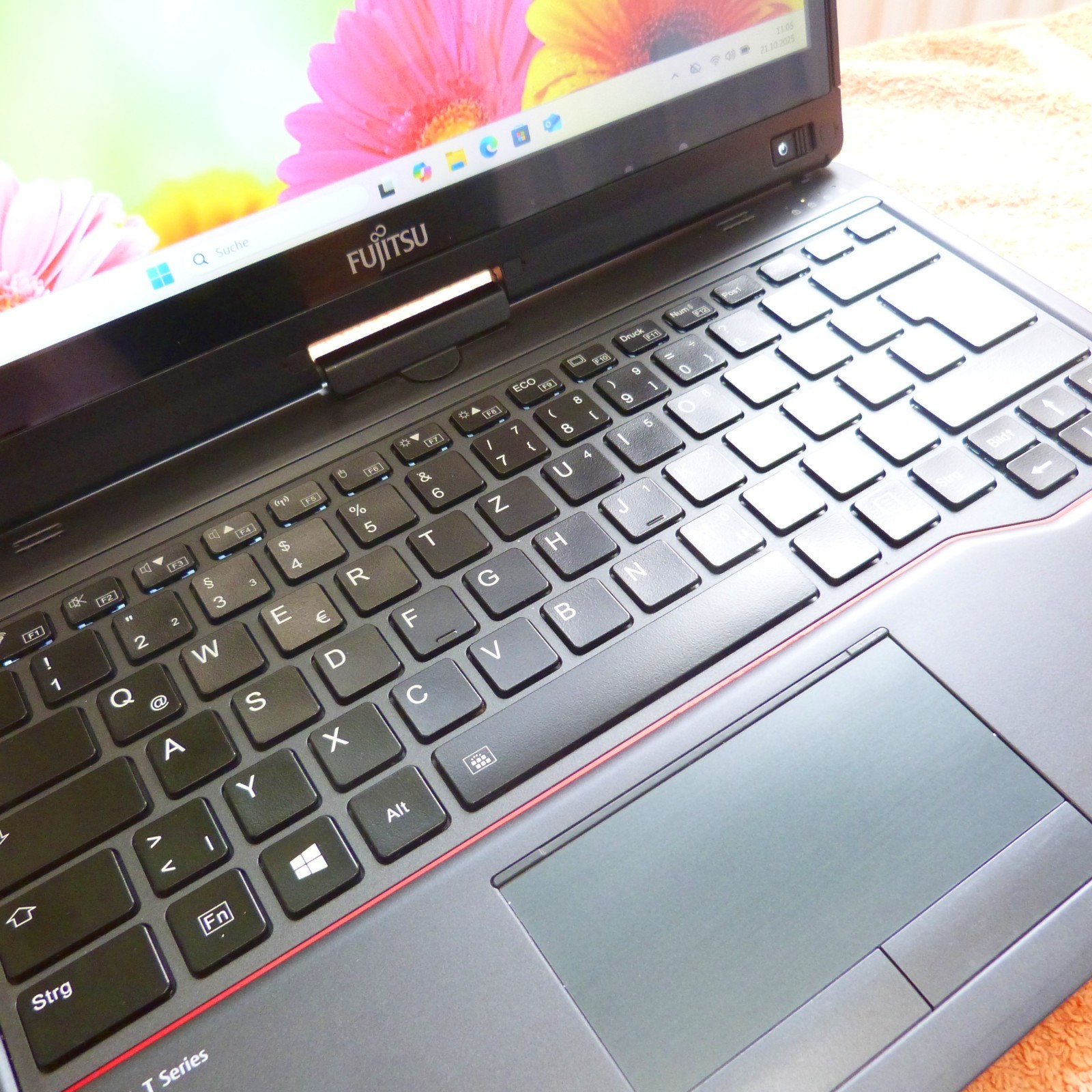 Fujitsu T939 Convertible 360 SWIVEL Tablet 13″ TOUCH Windows 11 SSD 8GEN i5