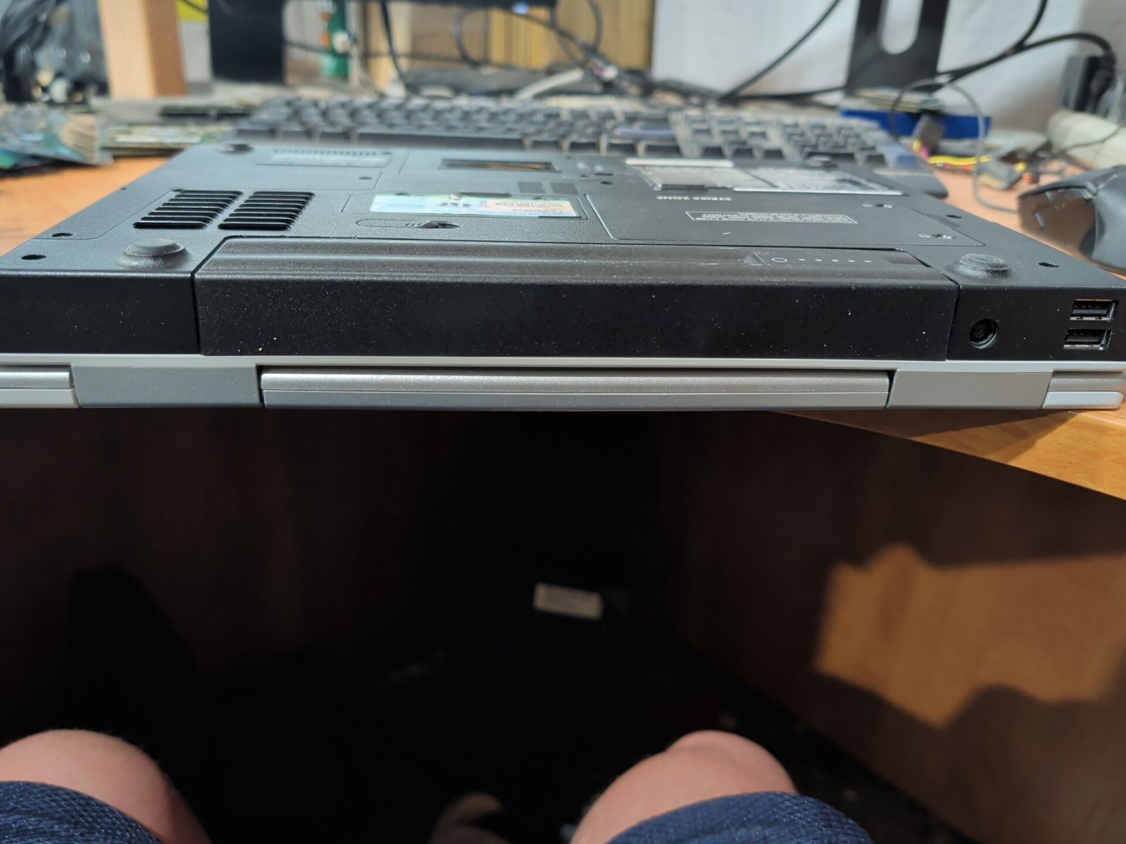 Dell Inspiron E1405 2 GB Ram, 80 GB HDD, 1.6 Ghz C2D Windows XP W/Charger