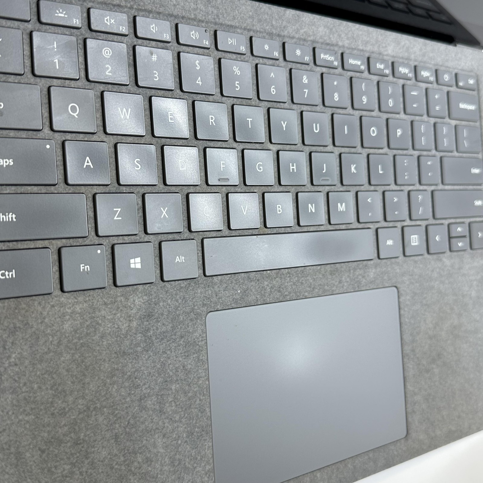 Microsoft Surface Laptop 3 13.5 2020 2K TOUCH i7-1065G7 16GB 256GB – GOOD
