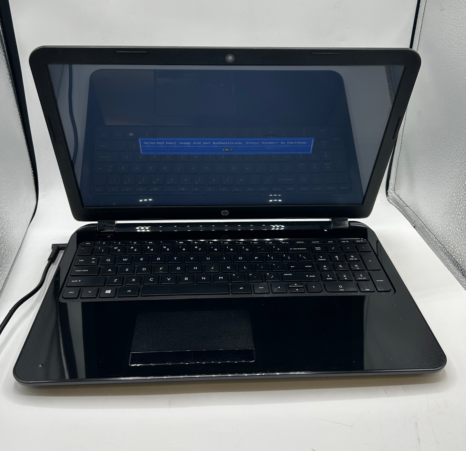 HP 15-g070nr 15.6″ AMD Athlon Gold 3150U 2.4GHz 4GB RAM No SSD HDD