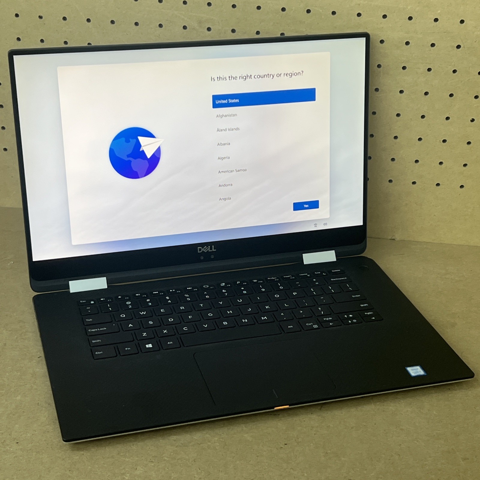 Dell XPS 15 9575 2-in-1 4k i7-8705G 3.1GHz 16GB RAM 256GB SSD – Good *Read Desc*
