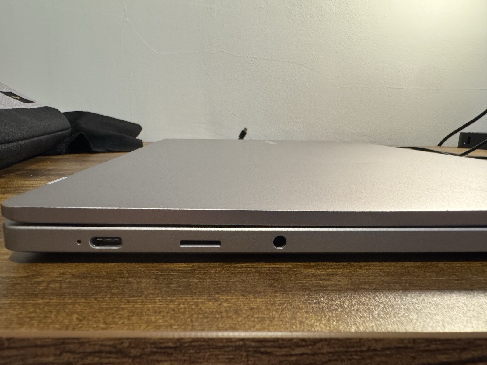 Samsung Chromebook Laptop, Silver, 14.3”, Model XE350XBA, W/Case & charger