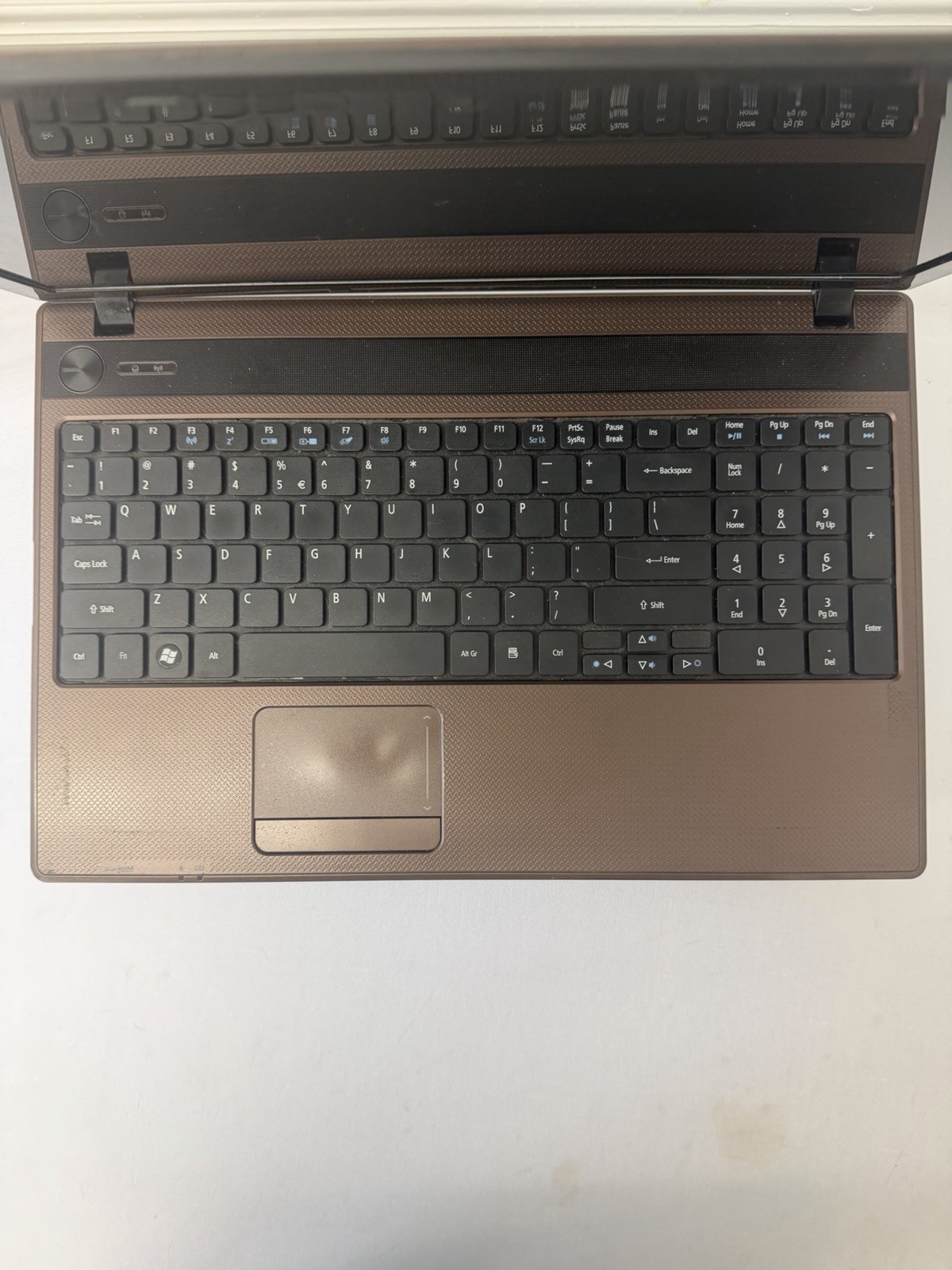Acer Aspire 5253 Laptop – Good Screen – AMD C-50 – Read Des