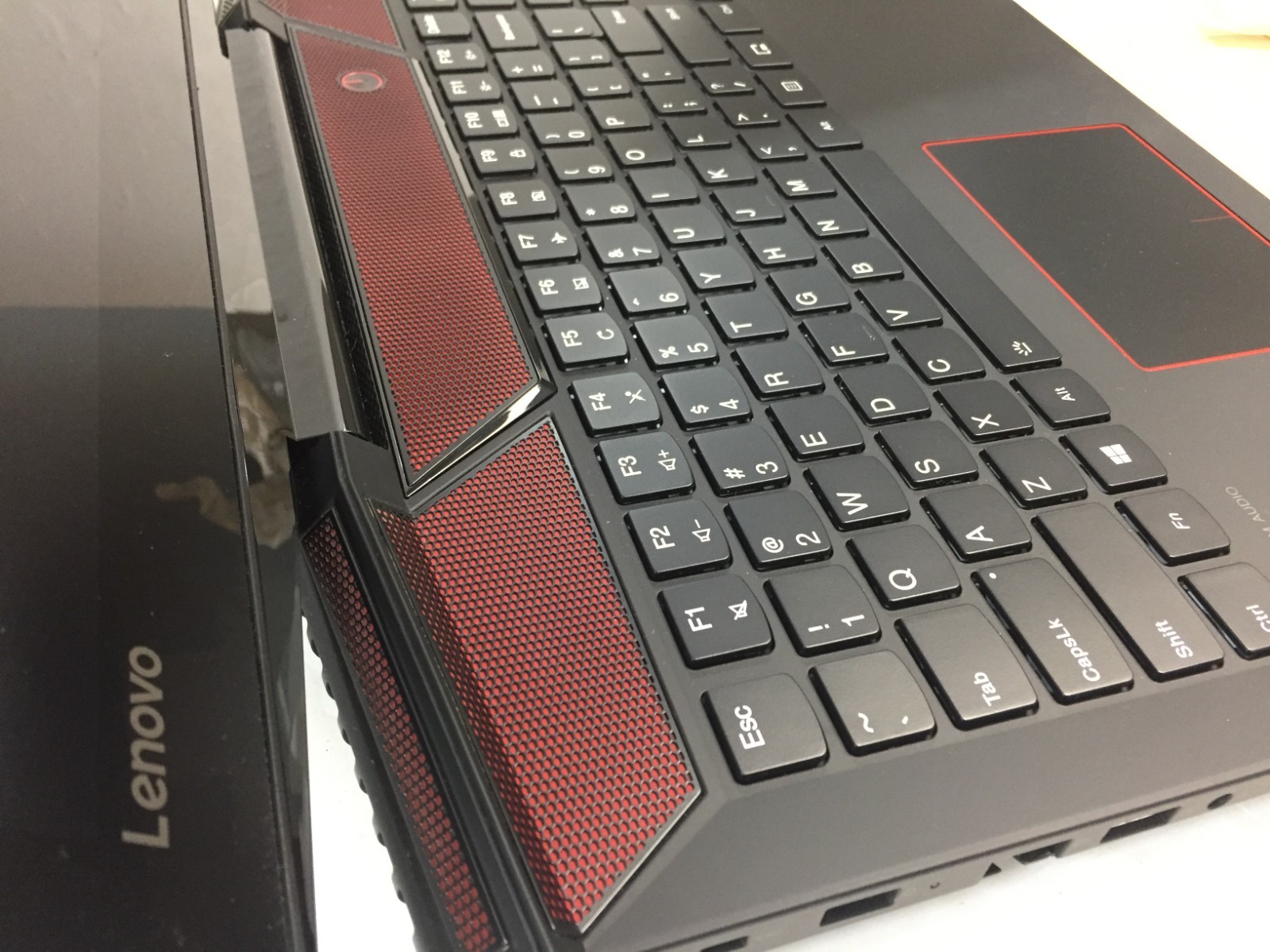 Lenovo Legion Y720 15.6″ Gaming Laptop/i7-7700HQ/GTX 1060/16GB/1TB HDD+512GB SSD