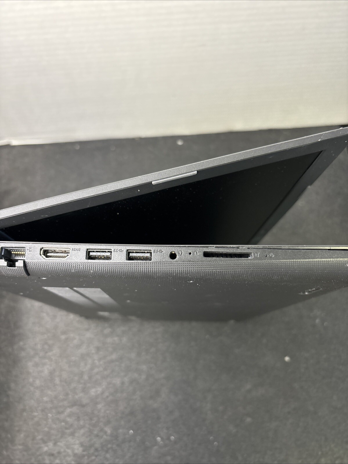 Lenovo IdeaPad 130-15AST Laptop AMD A6-9225 at 2.60Ghz 8GB RAM 250GB SSD