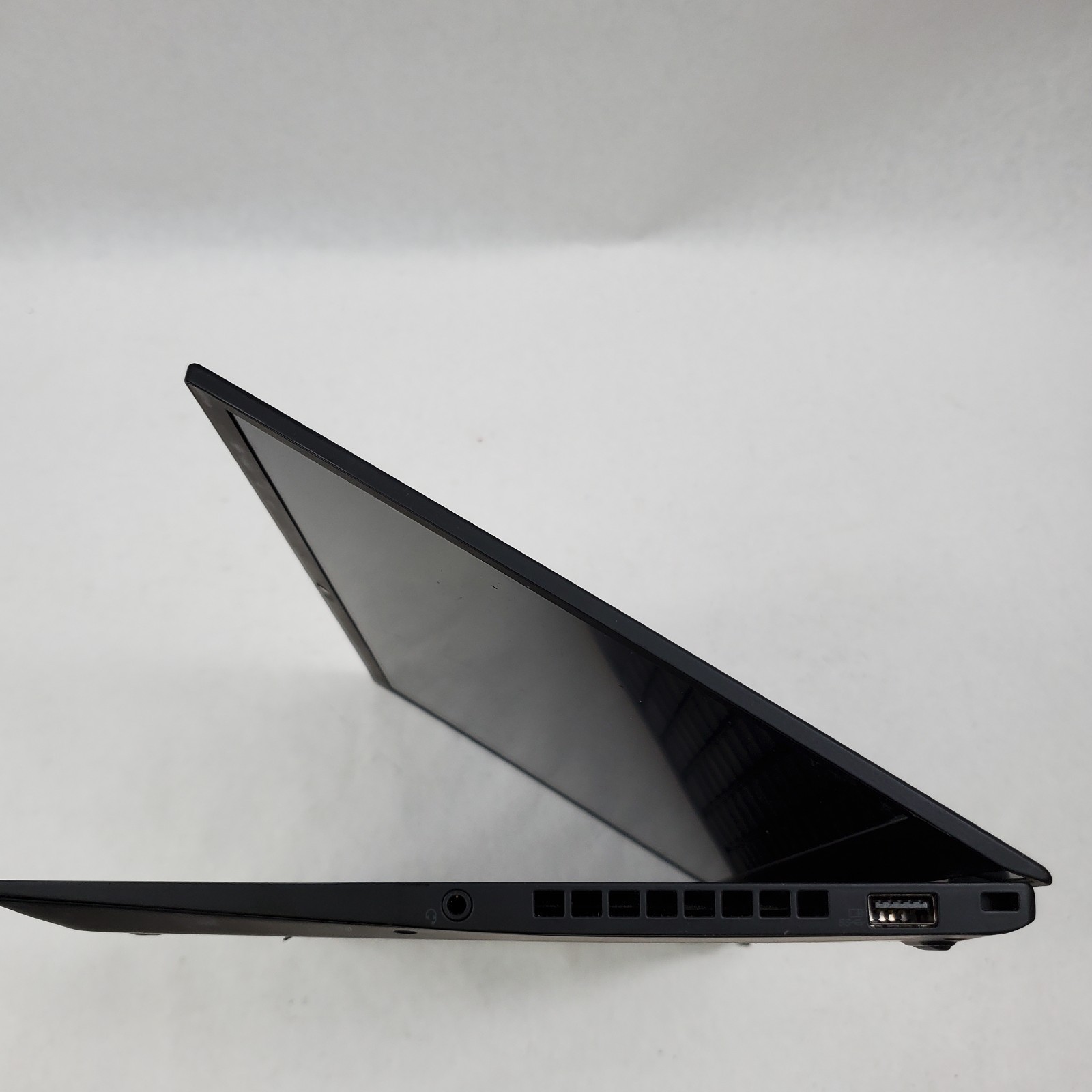 Lenovo ThinkPad X1 Carbon 6th GEN Core i7-8550U 1.8GHz 8GB RAM 256GB SSD NO OS