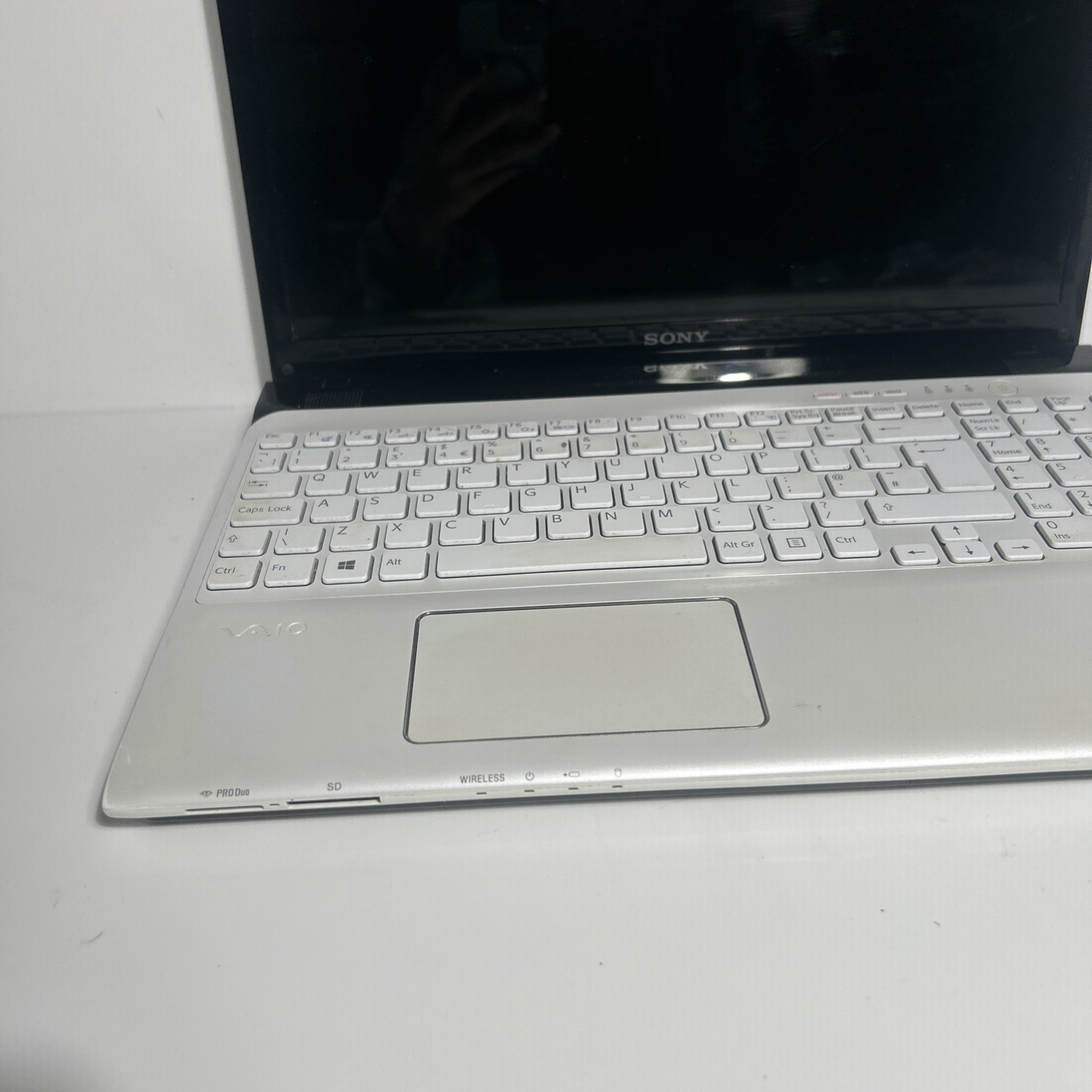 Sony Vaio SVE151J11M White Laptop. 15.6″ Screen. 4GB. No Hard Disk