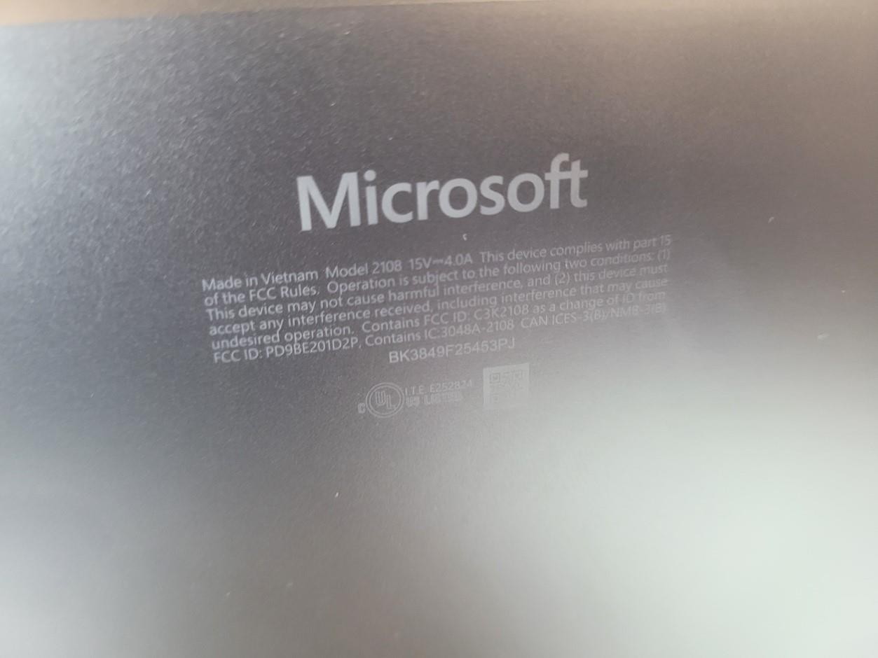 Microsoft Surface 15″ Copilot+ Laptop 7th Edition PixelSense Flow Display – 1TB