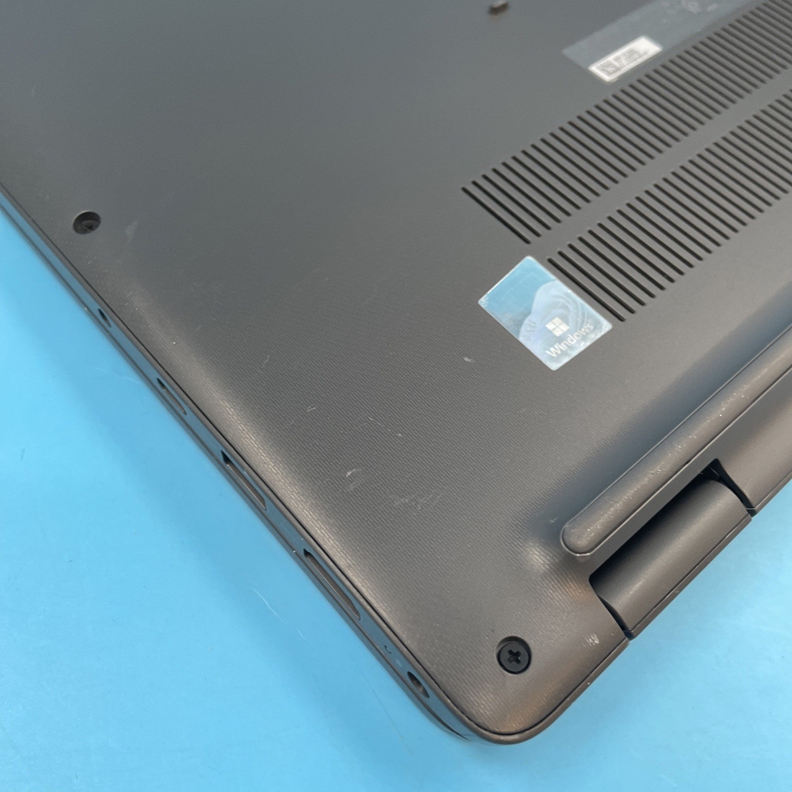 Dell Latitude 3540 | i5-1335U | 16GB RAM | 256GB SSD | WIN 11 PRO | 76% BATT