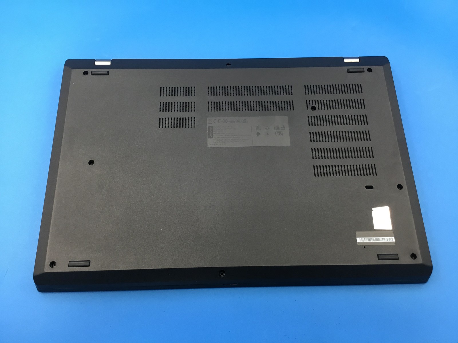 LENOVO THINKPAD T15p GEN 2 15.6″ i7-11800h@2.30 8GB RAM 256SSD BKLIT BT CAM FHD