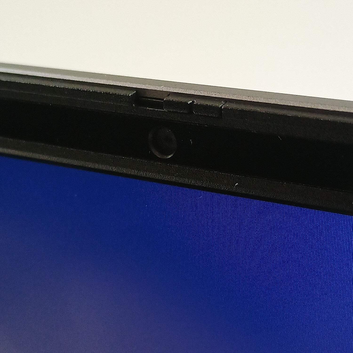 Lenovo IdeaPad Slim 3 15Q8X10 15.6″ Snapdragon X X1-26-100 2.9GHz 16GB RAM 256GB