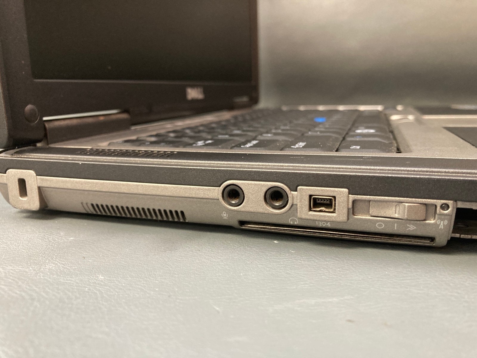 Dell Latitude D630 Intel Core 2 Duo 2.20GHz 2GB RAM 14″ Laptop (NO HDD/OS)