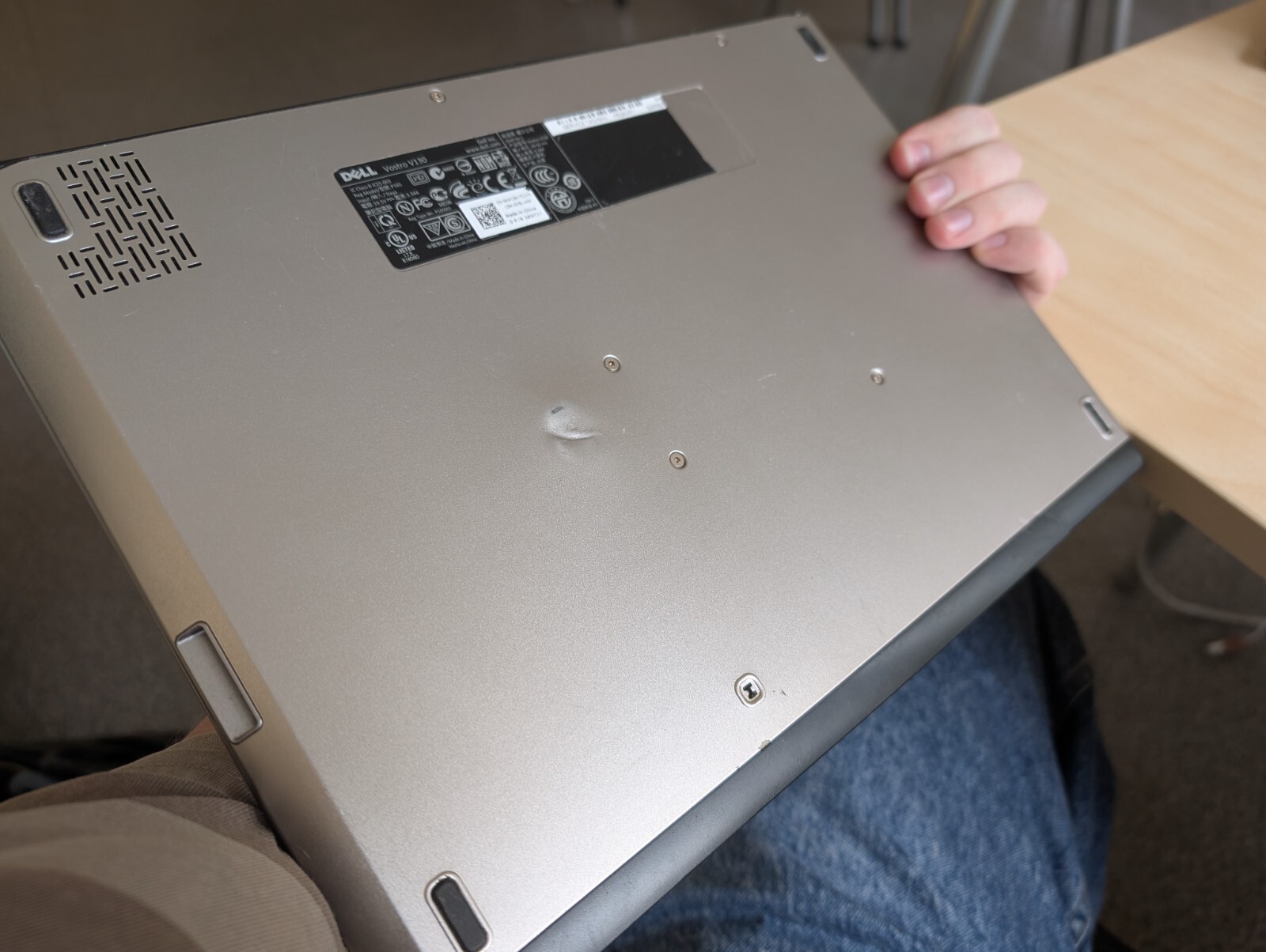 Dell Vostro V130 / Intel i3 U380 / 4GB RAM / 128GB SSD