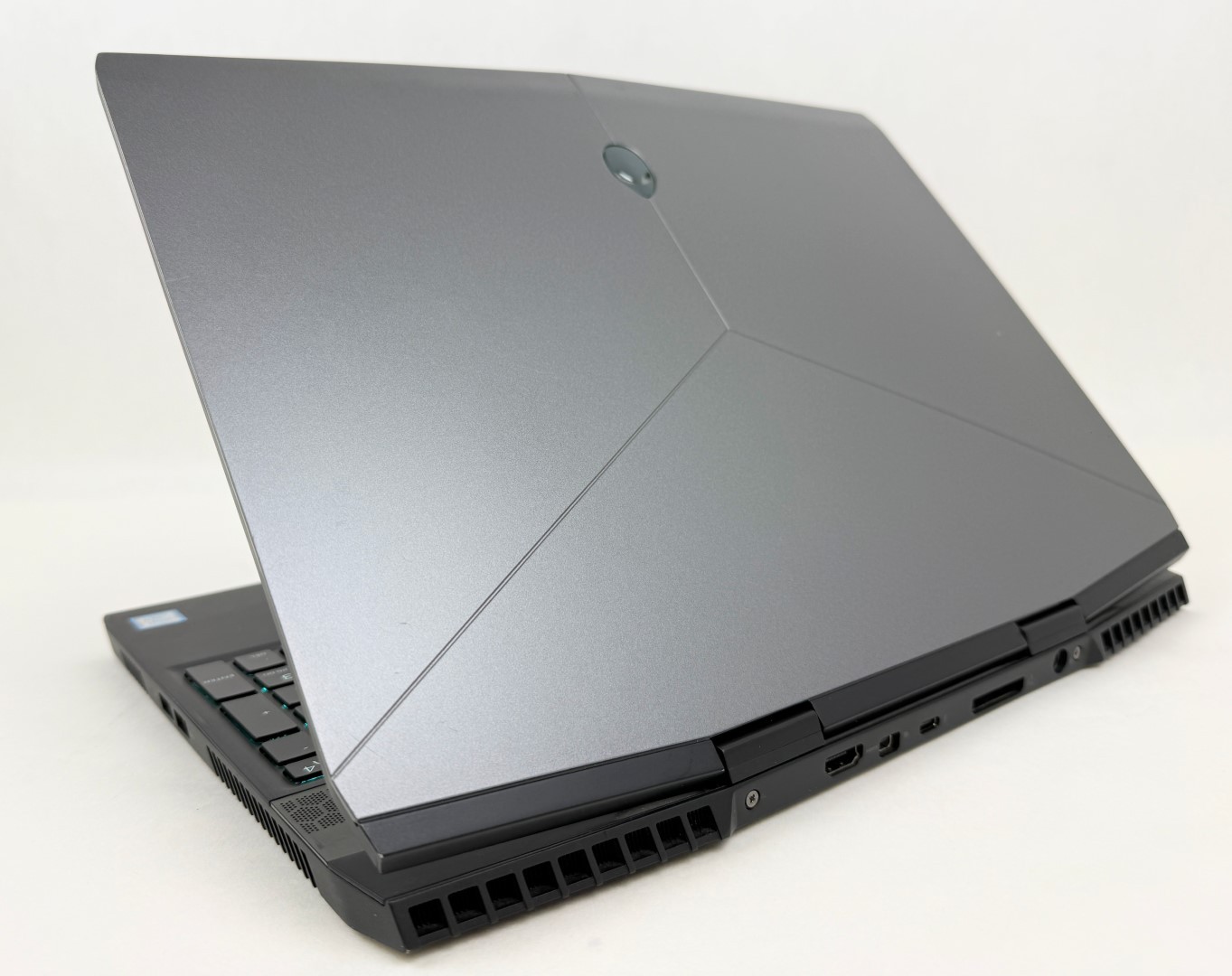 Alienware m15 15.6″ FHD i7-8750H 2.2GHz 32GB 256GB+1TB GTX 1070 W11H
